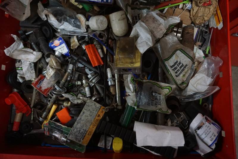 lot 213 image: Large Lot of Assorted Tools & Hardware
