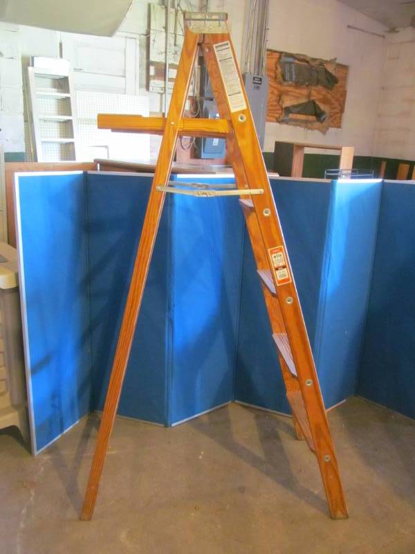 lot 5 image: Warner ladder