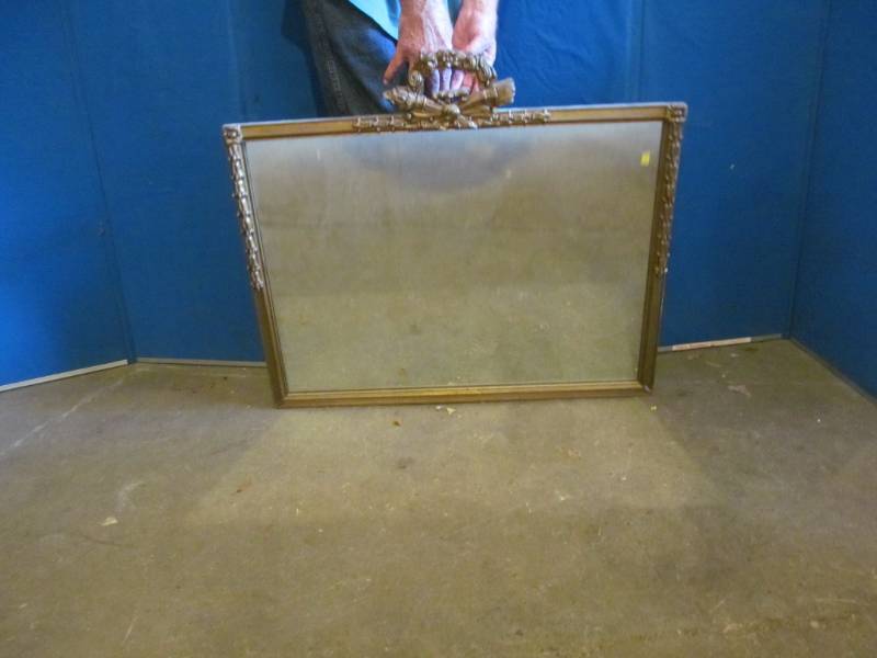 lot 8 image: vintage mirror