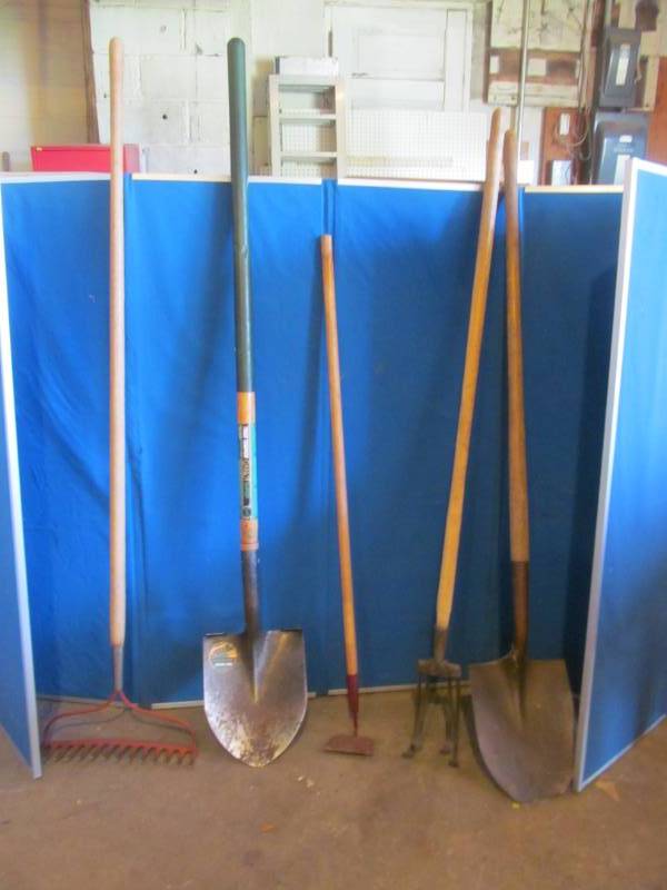 lot 10 image: yard tools
