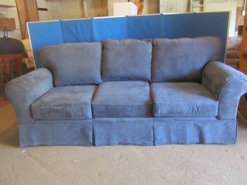 lot 13 image: couch