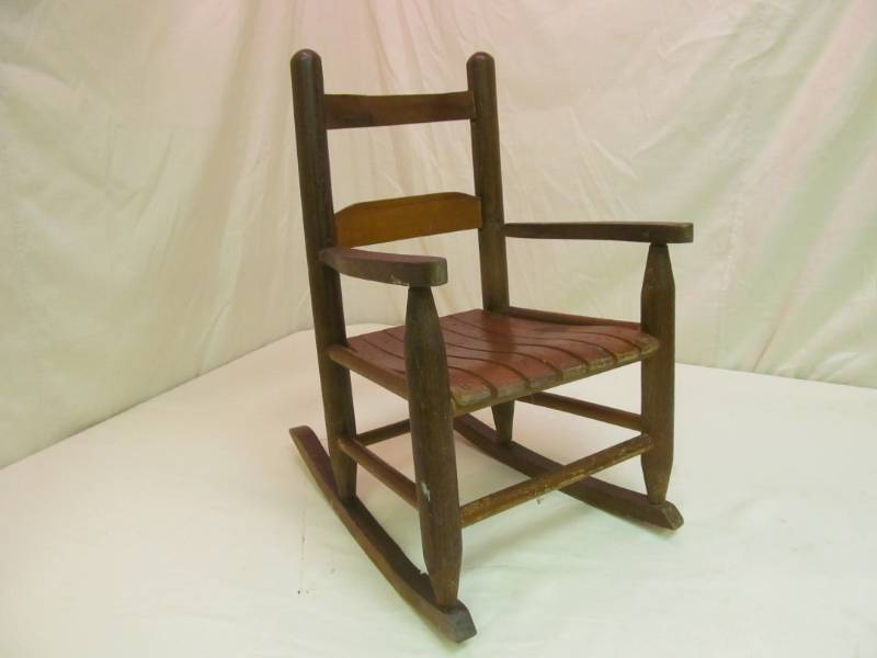 lot 20 image: Vintage Childs Rocker