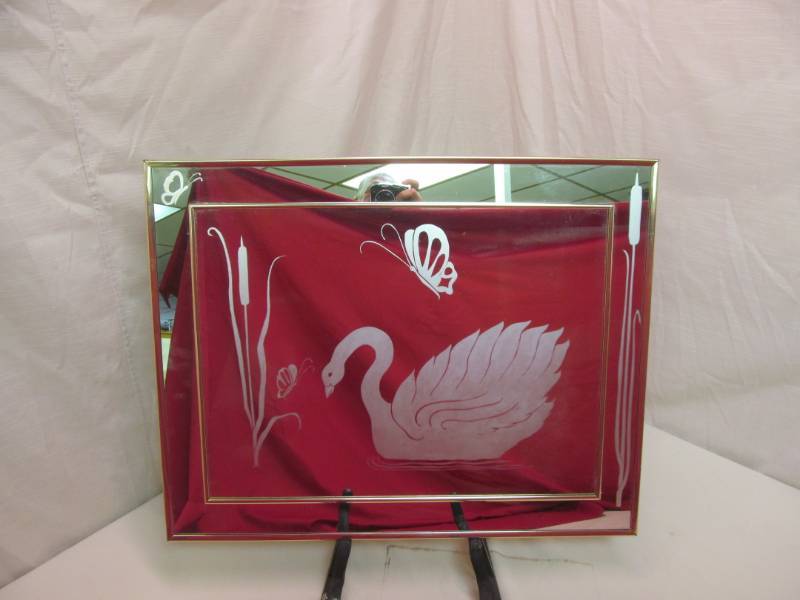 lot 21 image: Mirror