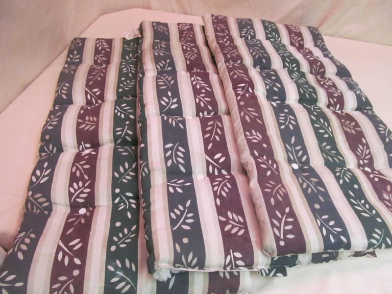 lot 24 image: patio chair cushions