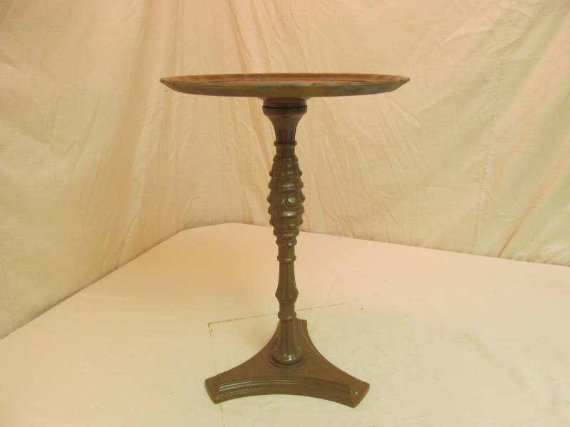 lot 26 image: vintage occasional table