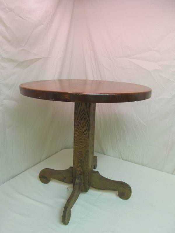 lot 33 image: table