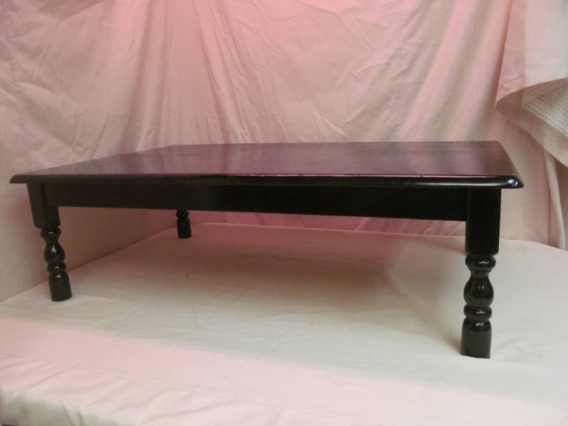 lot 37 image: coffee table