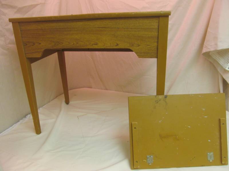 lot 40 image: sewing machine cabinet
