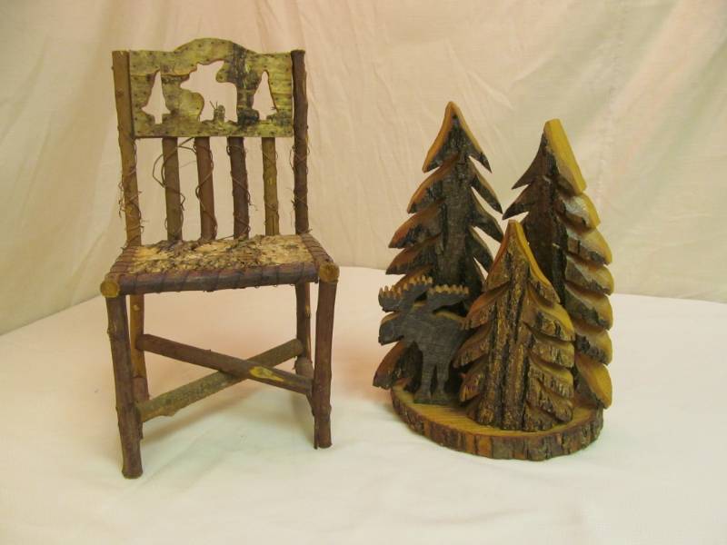 lot 44 image: decor pieces