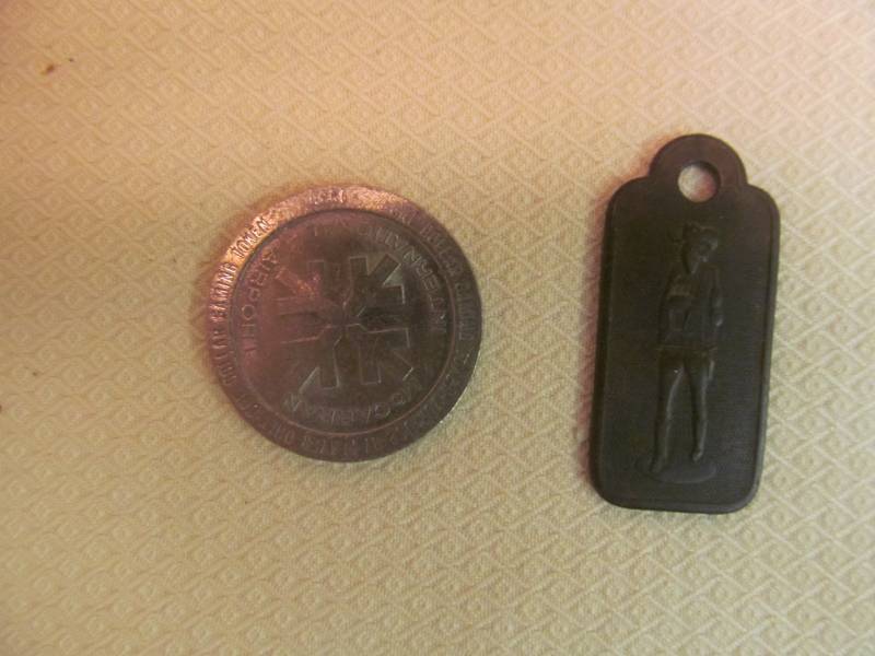 lot 52 image: souvenirs