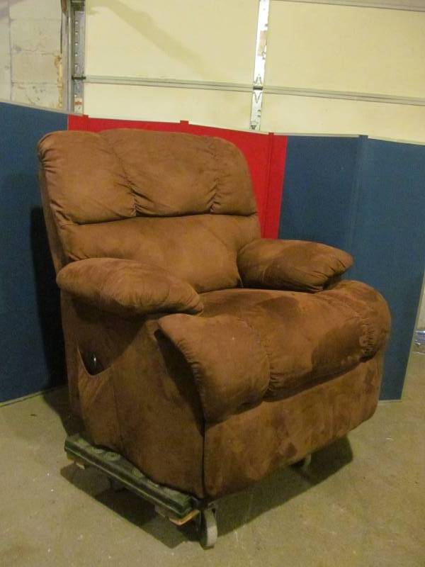 lot 65 image: Power lift chair