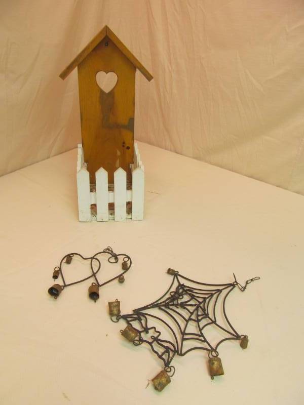 lot 77 image: holiday dcor