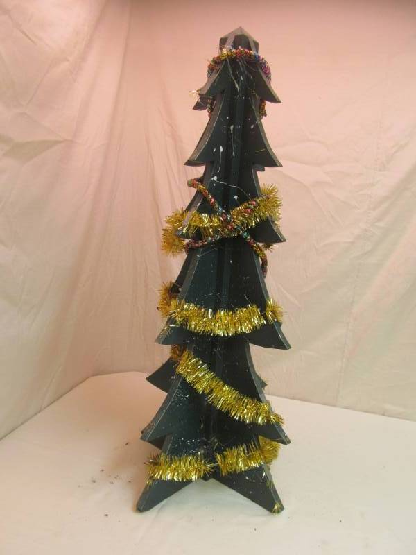 lot 81 image: yard art