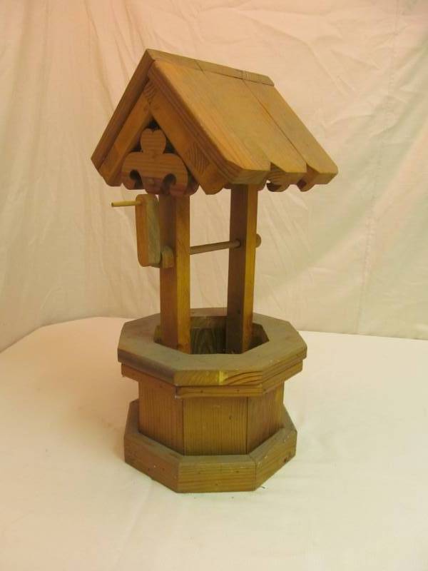 lot 82 image: yard art