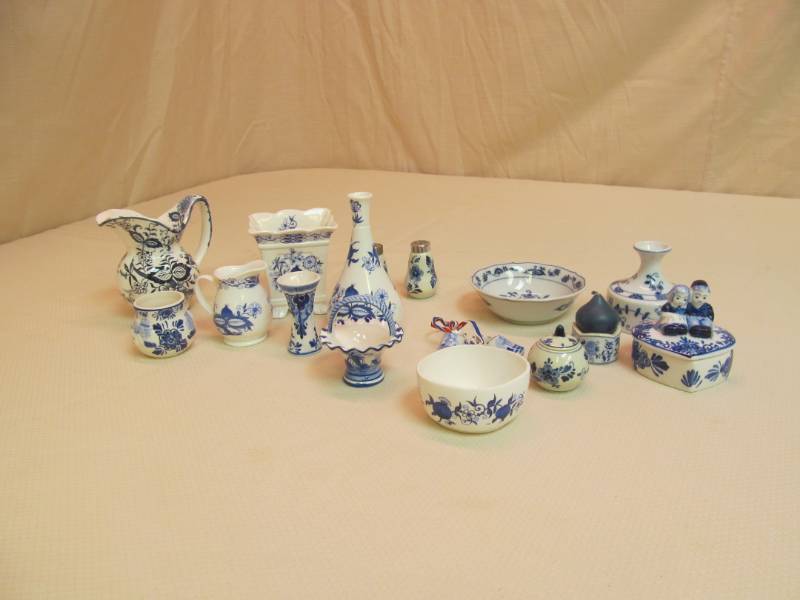 lot 90 image: Enesco dish ware, fine bone china