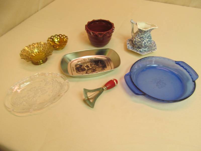 lot 94 image: blue dishes
