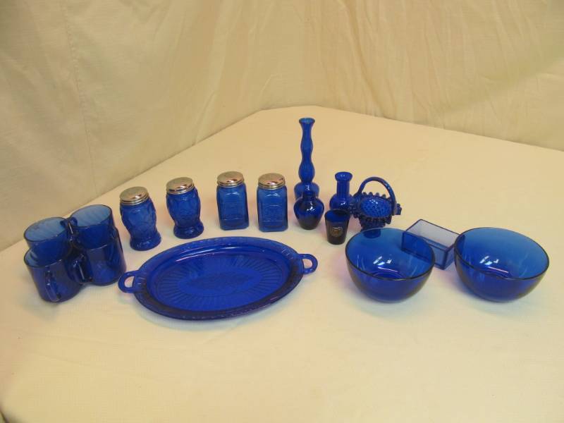 lot 96 image: collectible glassware
