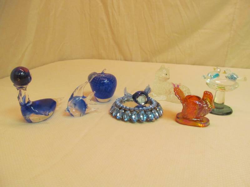 lot 98 image: collectable glassware
