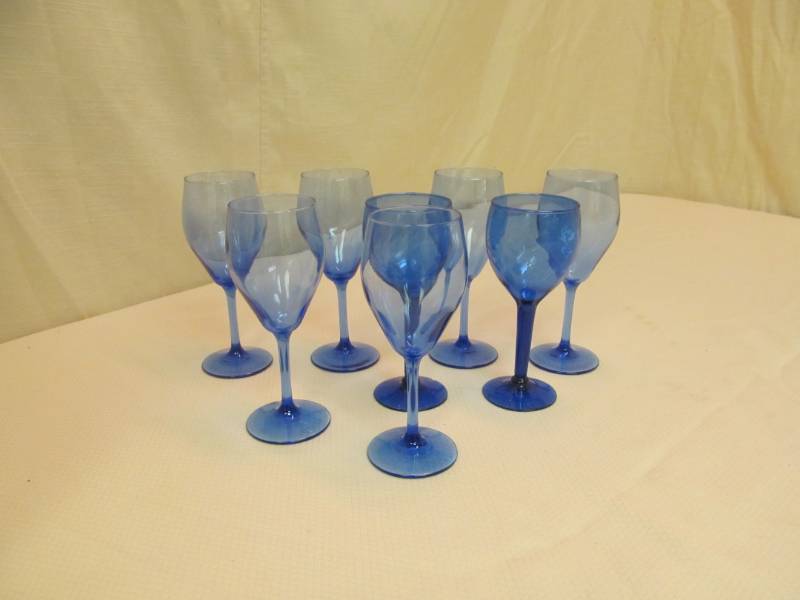 lot 99 image: collectable glassware
