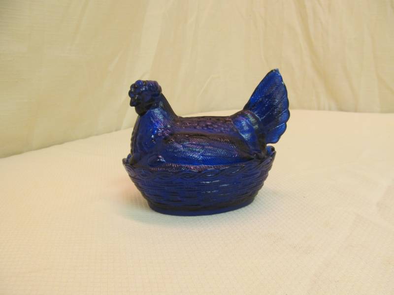 lot 103 image: cobalt Blue hen on nest