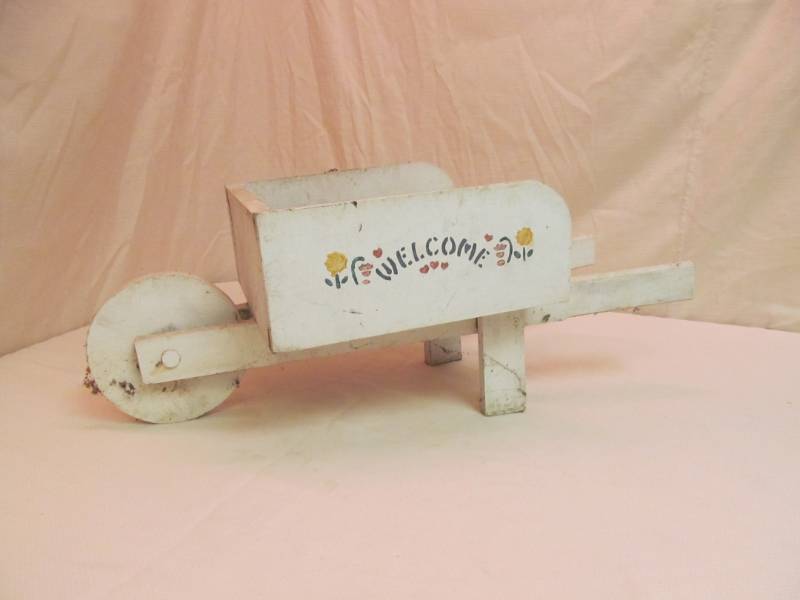 lot 106 image: planter