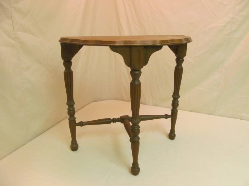 lot 107 image: vintage hall table