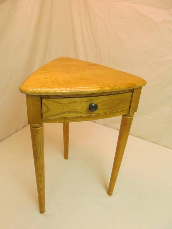 lot 108 image: vintage end table