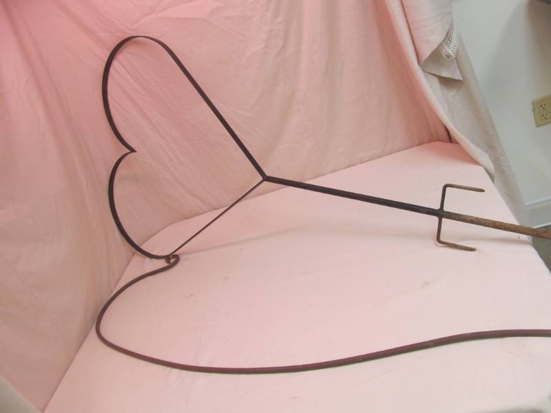 lot 113 image: flower pot hanger