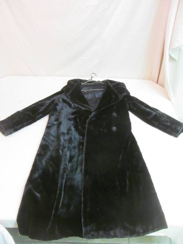 lot 125 image: vintage coat