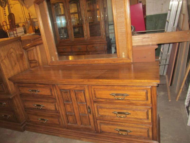 lot 128 image: vintage furniture