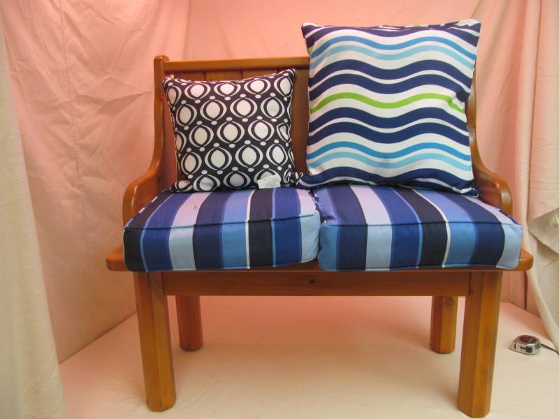 lot 137 image: furniture