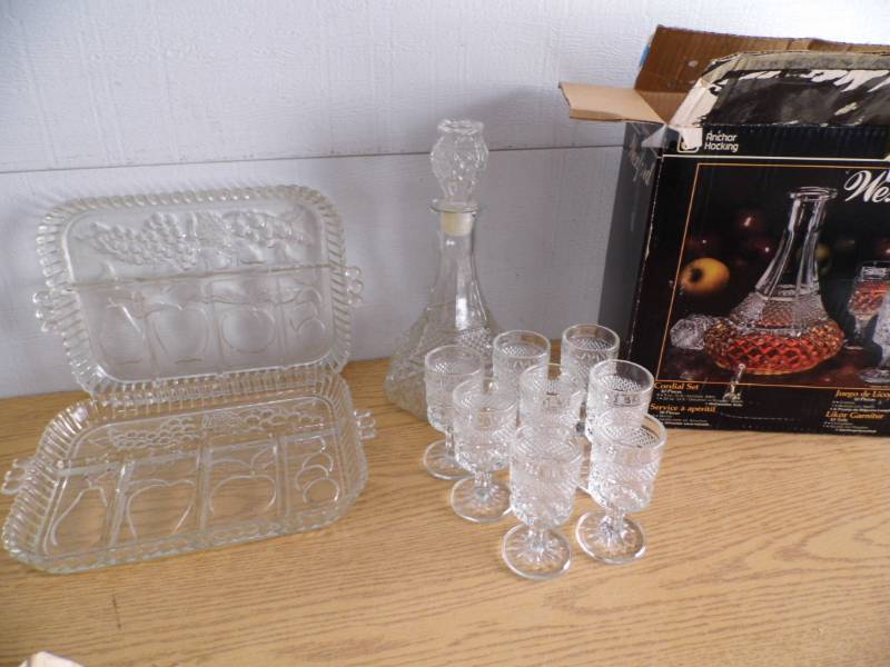 lot 18 image: Wexford Decanter - Glasses - Trays