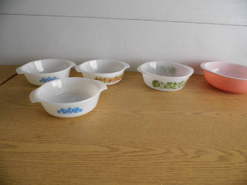 lot 19 image: Glassbake - Pyrex - FireKing