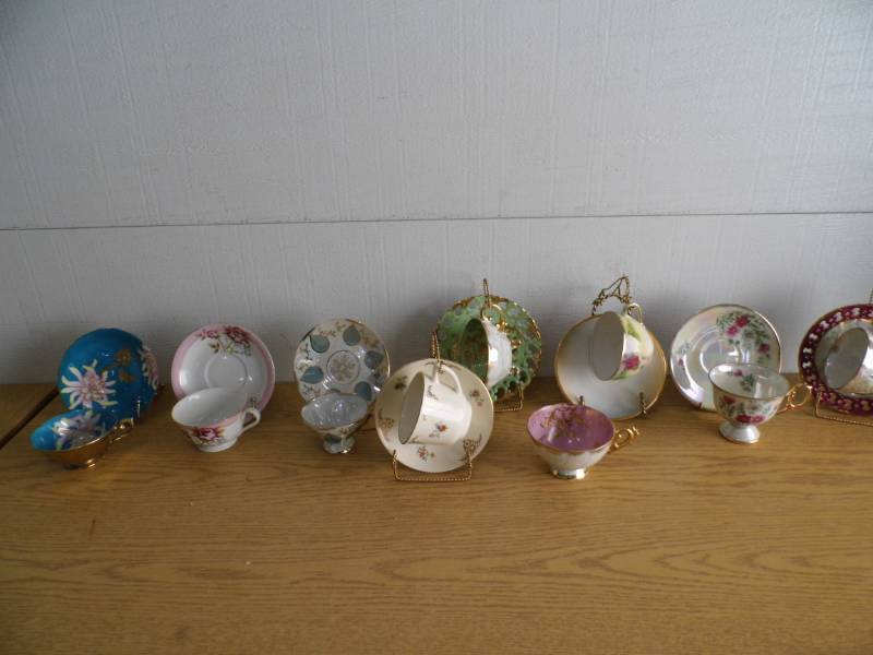 lot 24 image: Cups  Saucers