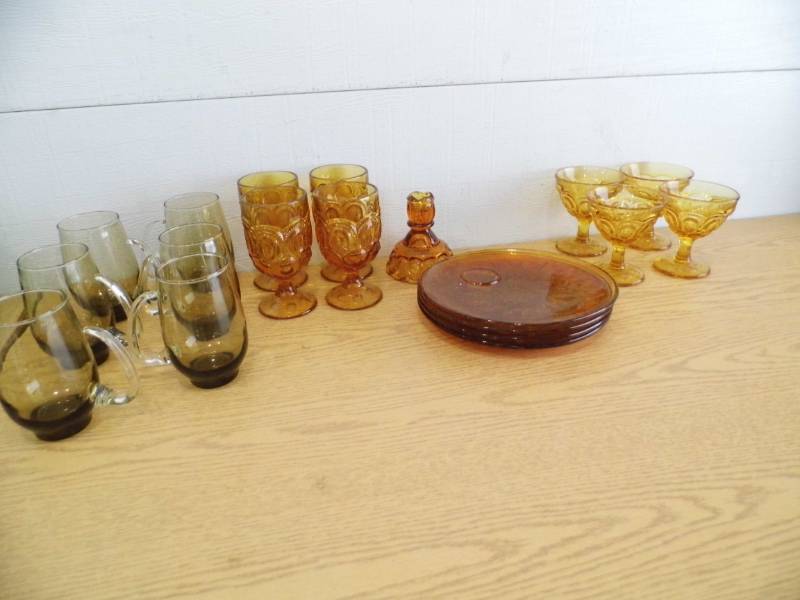 lot 37 image: Gold - Brown Glassware