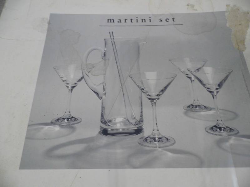 lot 40 image: Martini Set