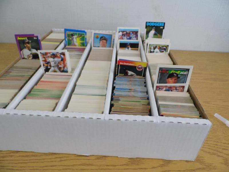 lot 50 image: Large Box of Baseball Cards