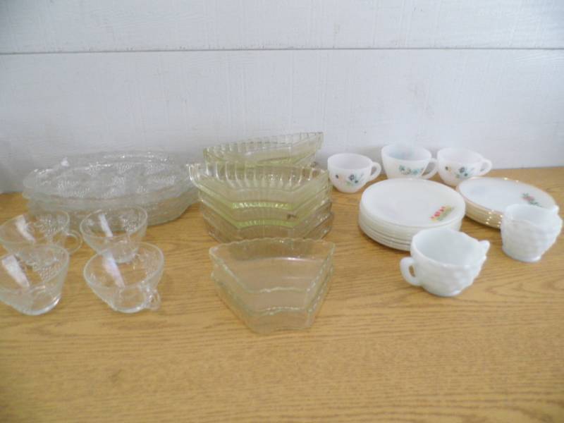 lot 56 image: Snack Set - Lazy Susan Dividers