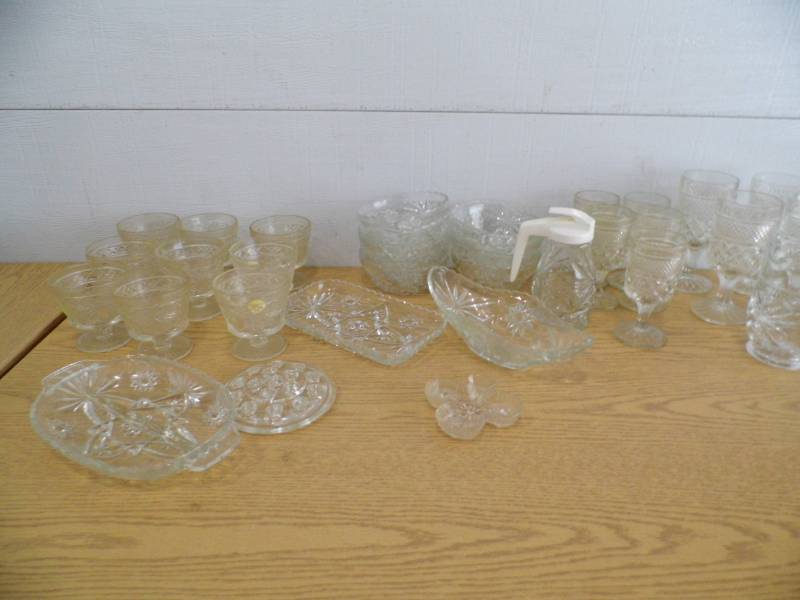 lot 62 image: Glasses - Pitcher - Bowls