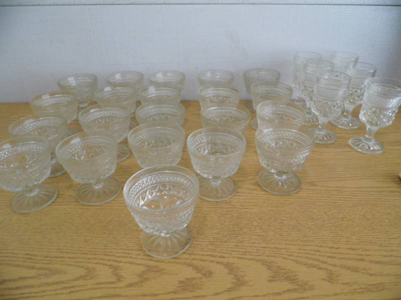 lot 63 image: Ice Cream Glasses - Juice Glasses