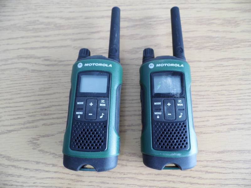 lot 99 image: Pr Motorola Talkabouts