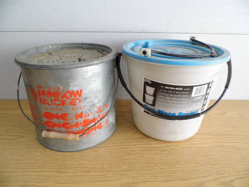 lot 100 image: Lot of 2 Minnow Buckets