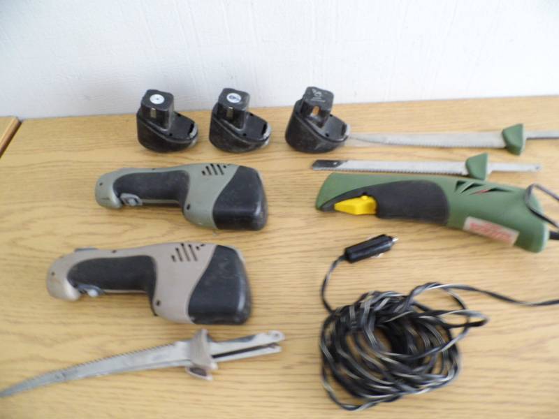 lot 105 image: 12V Electric Knife - Battery Operated Knives
