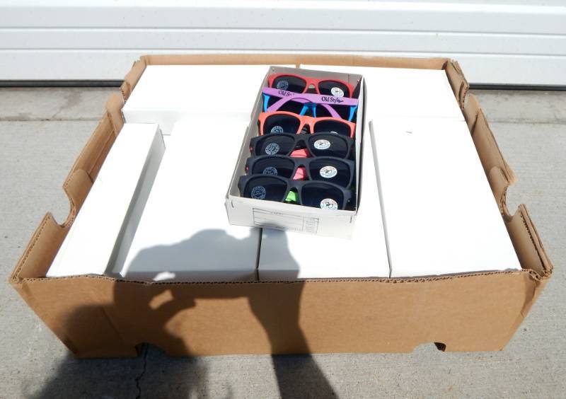 lot 3 image: Lot of New Vintage 1990s Old Style Beer Sunglasses
