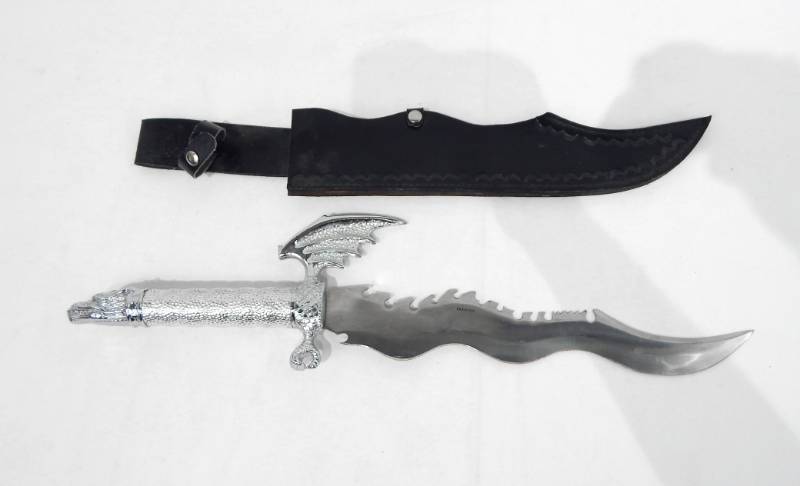 lot 12 image: New Vintage 1990s Flying Dragon Sword