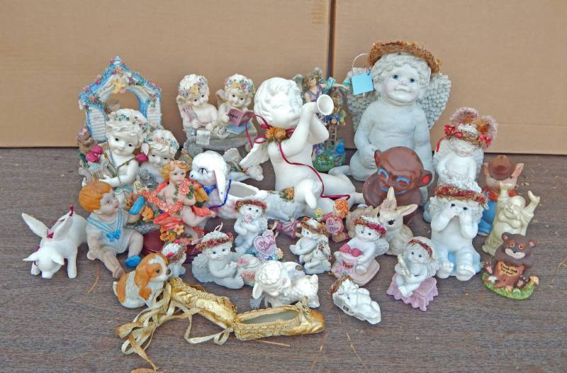lot 37 image: Lot of Statues and Figurines
