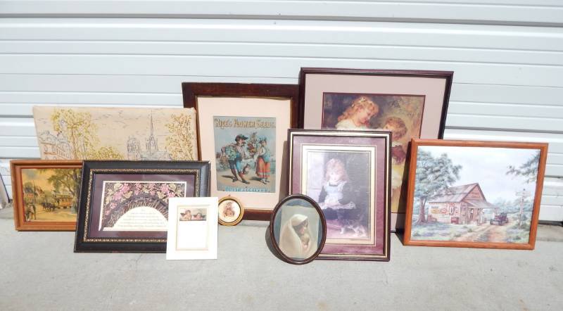 lot 39 image: Lot of Vintage Framed and Unframed Prints