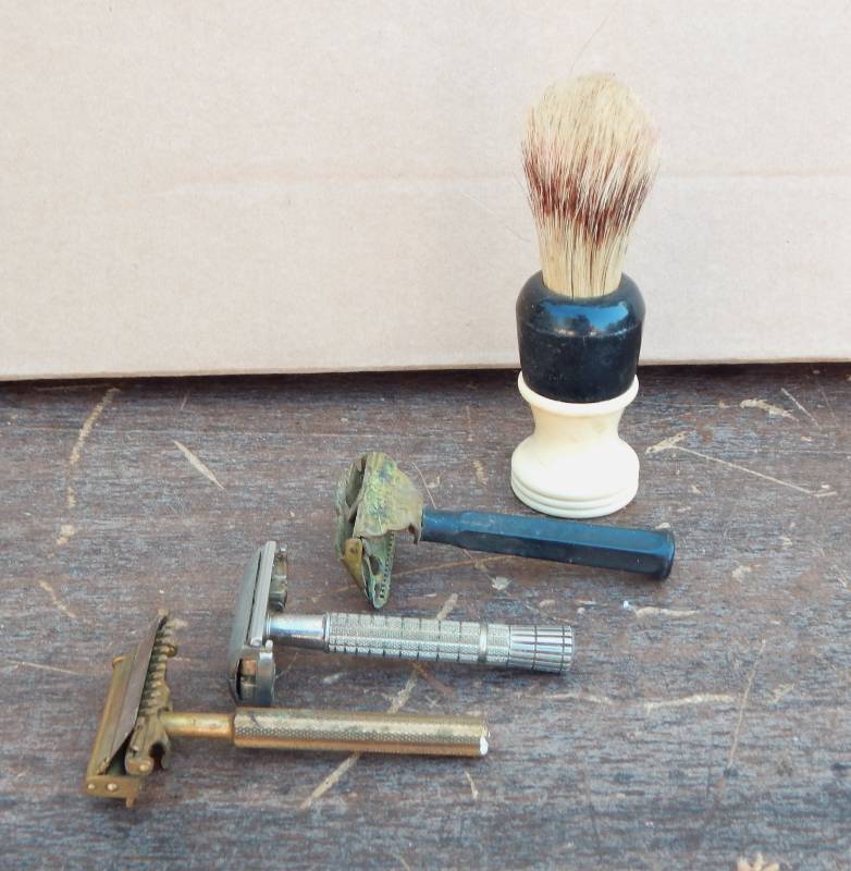 lot 52 image: Lot of Vintage Razors and Shaving Brush