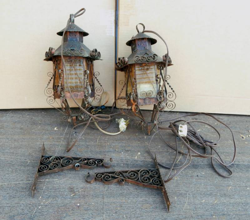 lot 54 image: Vintage Hanging Lights and Brackets