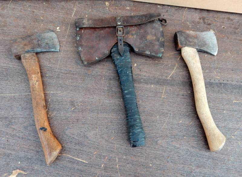 lot 55 image: Lot of Vintage Hatchets